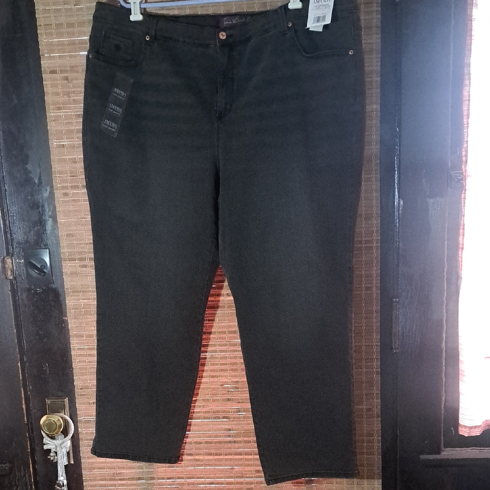 NWT Gloria Vanderbilt Black Amanda Jeans